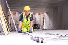 Aanleg kabelbespanning in fietstunnel