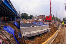 Aanleg betonelementen op fietstunnel