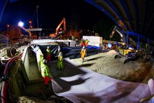 Ballast aanbrengen op het dak van de Esperantotunnel