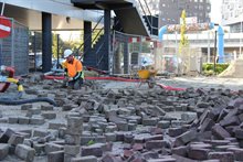 Opnieuw bestraten Expositielaan.