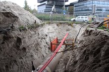 De nieuw aangelegde riolering loopt nu onder de oprit van de zuidelijke ringweg door.