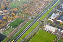 Bij Laan Corpus den Hoorn zijn de bomen langs de voetbalvelden van Velocitas gekapt.