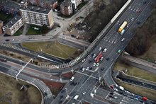 Linksboven rioleringswerkzaamheden in de Maaslaan