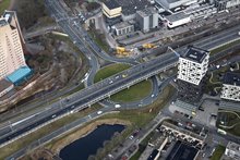 Boven bouwkuipen voor boringen in de Expositielaan.