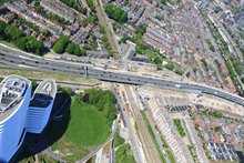 Zuidelijke ringweg ter hoogte van de Esperantokruising met vooraan het gebouw van DUO enBelastingdienst