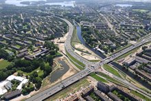 Het Julianaplein, met links de aanleg van de tijdelijke weg bij de Brailleweg.