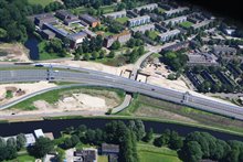 De A28 en de Brailleweg, met op de achtergrond De Wijert-Noord.