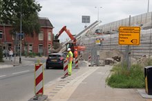 2. Combinatie Herepoort gebruikt een soort lopende band om het zand naar boven te brengen.