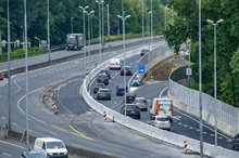 De eerste auto's rijden op de tijdeljke noorbaan