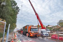 Damwandplanken lossen + markering verwijderen van de weg