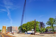 Damwandplanken intrillen bij de Kempkensberg. Foto: Raymond Bos.