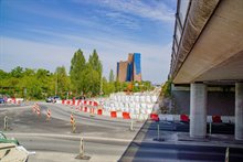 De rotonde bij Laan Corpus den Hoorn/Stadspark hebben we volledig geasfalteerd, zodat we het verkeer makkelijk een stukje kunnen opschuiven. Foto: Raymond Bos.