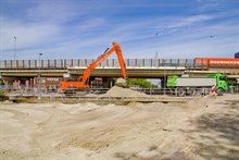 Het tijdelijk dempen van het Oude Winschoterdiep. Foto: Raymond Bos.