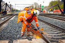 De spoorrails zijn doorgeslapen en weggetakeld