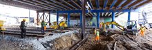 10_Onder het viaduct komen de damwanden via de 'brievenbus'naar beneden om de grond in te gaan