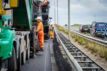 HR - Asfalt leggen tijdens zomerstremming - Beeldnummer - 230-14