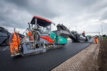 HR - Asfalt leggen tijdens zomerstremming - Beeldnummer - 230-28