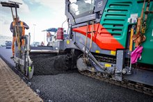 HR - Asfalt leggen tijdens zomerstremming - Beeldnummer - 230-46