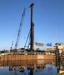 20210928 tijdelijke julianabrug in aanbouw 1 bijgesneden - foto CHP - IMG_8814