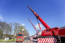 Plaatsen liggers viaduct Leonard Springerlaan in beeld