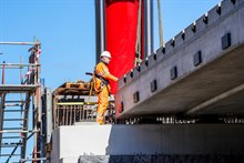 Plaatsen liggers viaduct Leonard Springerlaan in beeld